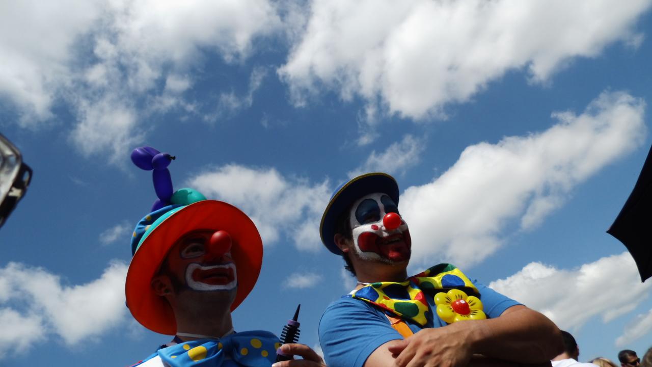 clowns enplace 