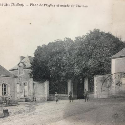 PLace des Tisserands et Entrée du Château